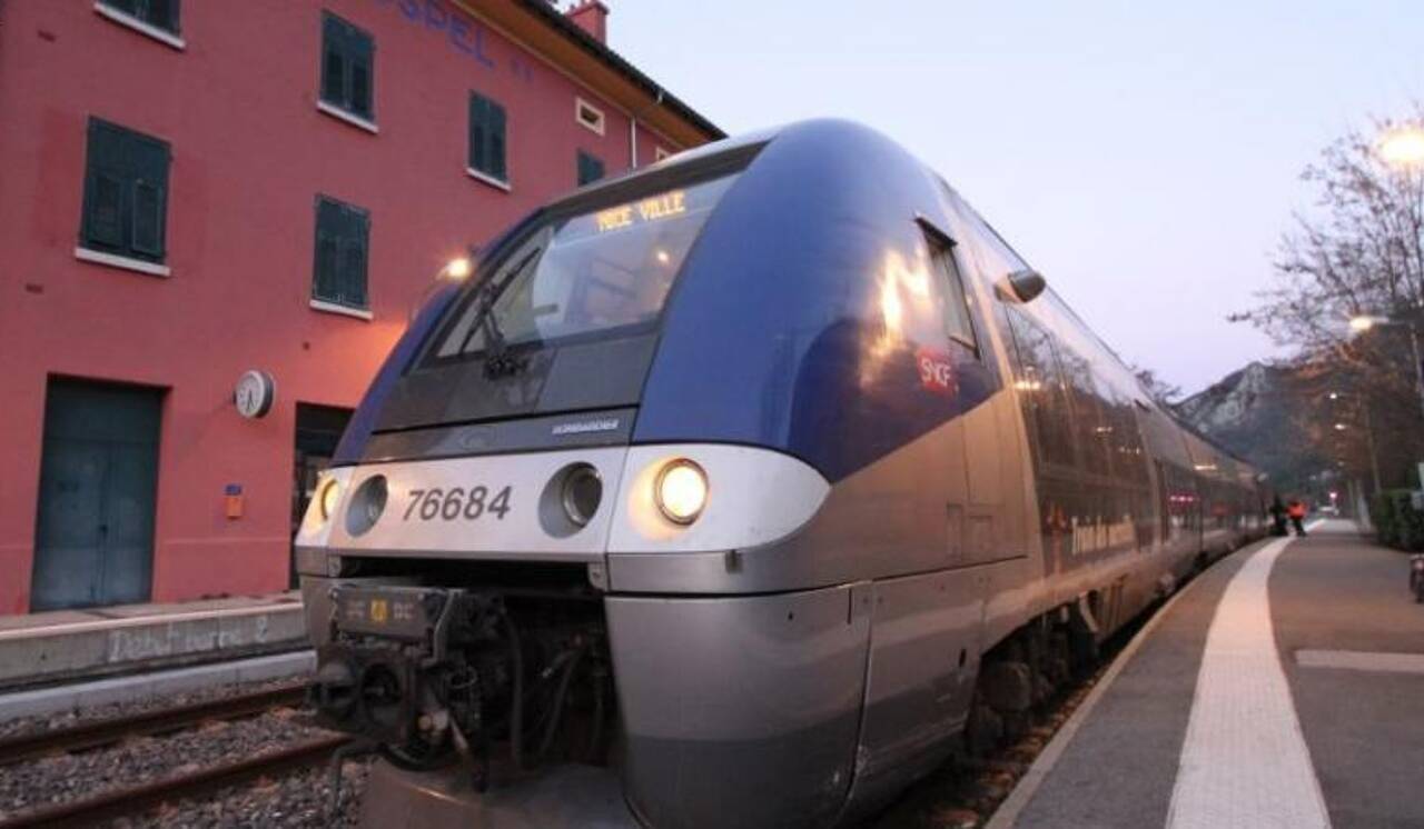 La SNCF va t elle encore r duire les horaires des guichets la gare